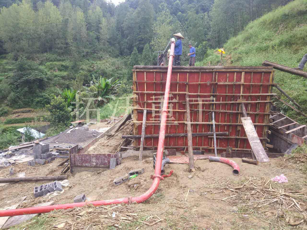 width: 100%; 30混凝土地泵